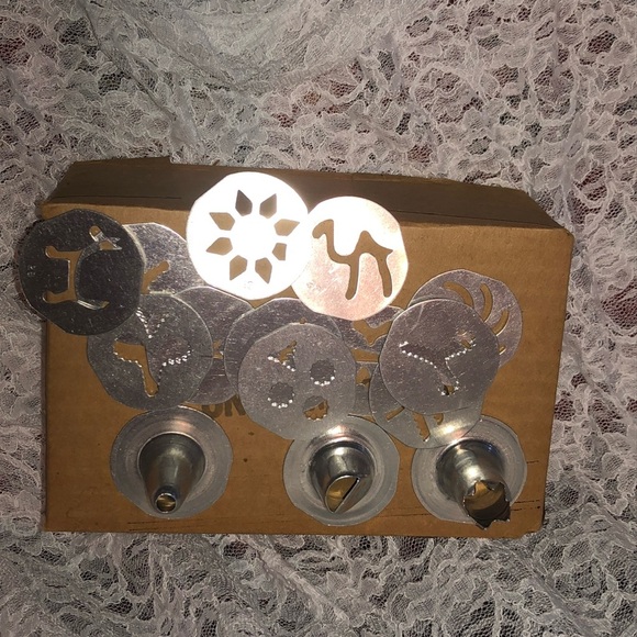 Vintage Mirro cookie , cake decorating set with multiple tips, lightly used - Picture 6 of 9